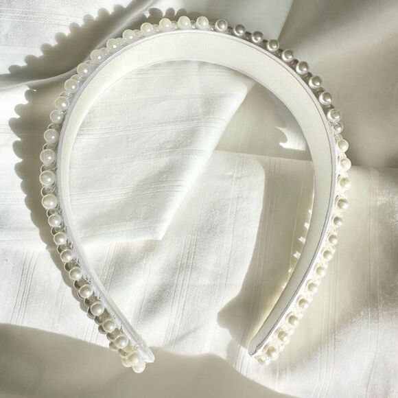 White color pearl embellished headband - Picture 1 of 3